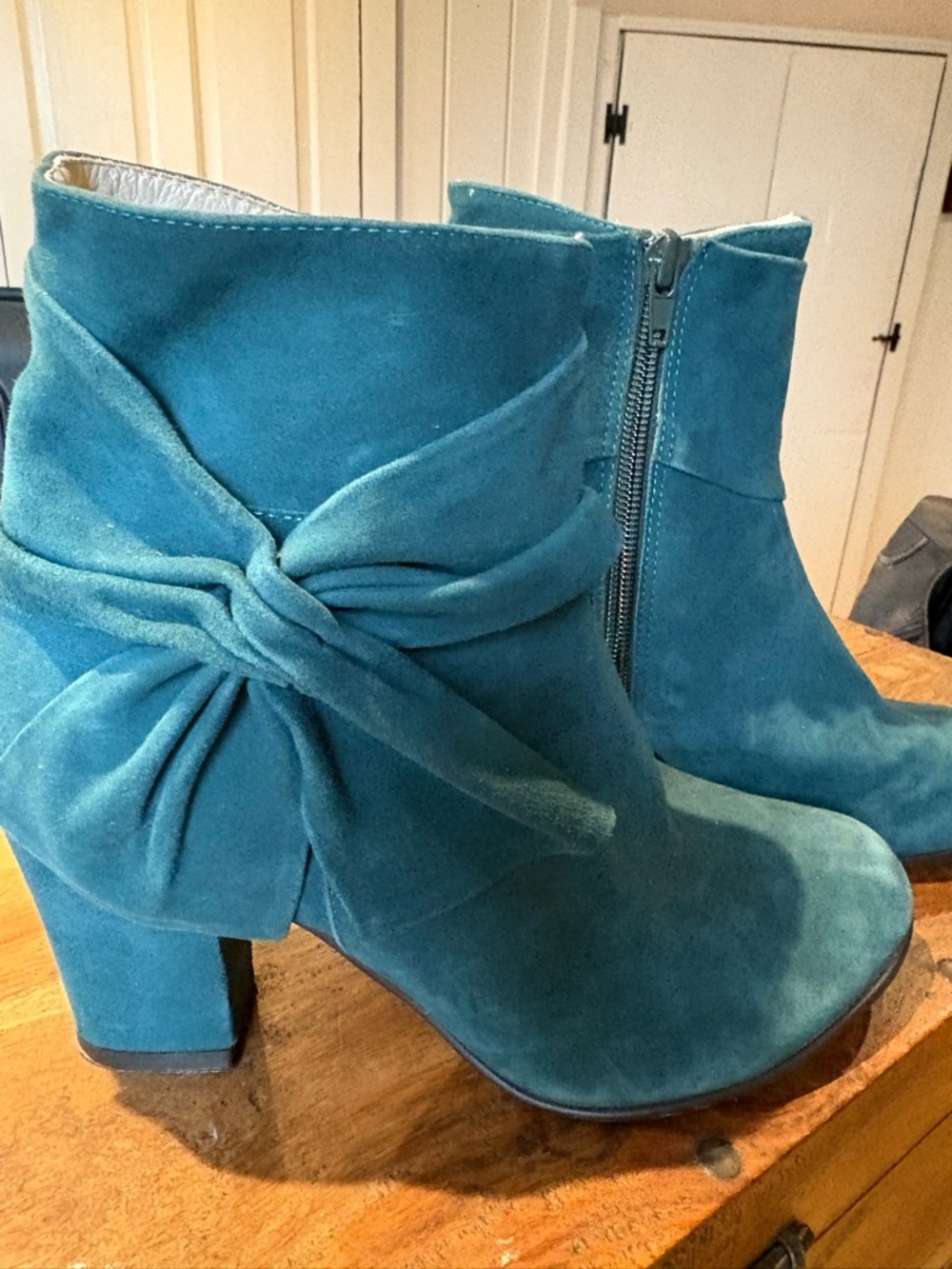 Vintage Anthropologie Women’s Teal Suede Knot Ankle Booties